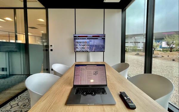 EXCLUSIVITE A LOUER : Emplacement Exceptionnel Bureaux Agence RDC 320 m2 - ATLANTIS