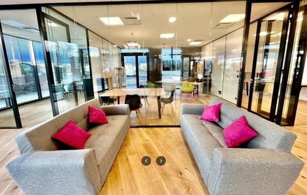EXCLUSIVITE A LOUER : Emplacement Exceptionnel Bureaux Agence RDC 320 m2 - ATLANTIS