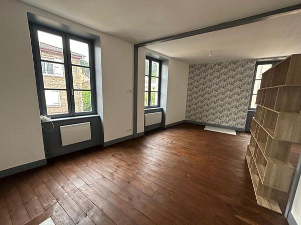 T2 lumineux - centre Tarare - aucun travaux. 
