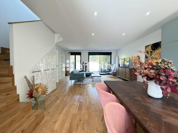 Maison
         5 pièces
        - 110 m² Exclusivité 499 000 € *