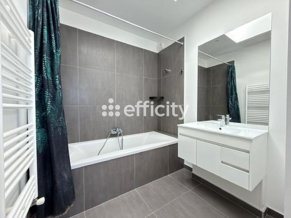 Maison
         5 pièces
        - 110 m² Exclusivité 499 000 € *