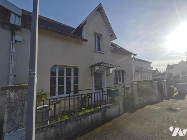 Maison à Vendre à Hyper centre Avoine 

Cette maison, d'une surface habitable de 131 m², se s...