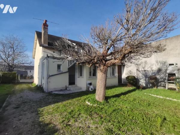 Maison à Vendre à Hyper centre Avoine 

Cette maison, d'une surface habitable de 131 m², se s...