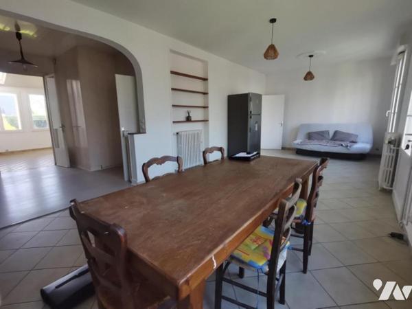 Maison à Vendre à Hyper centre Avoine 

Cette maison, d'une surface habitable de 131 m², se s...