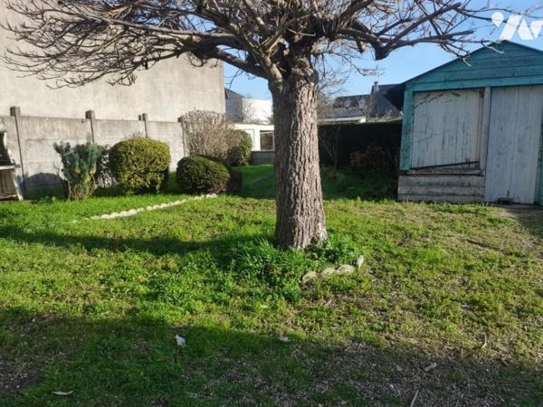 Maison à Vendre à Hyper centre Avoine 

Cette maison, d'une surface habitable de 131 m², se s...