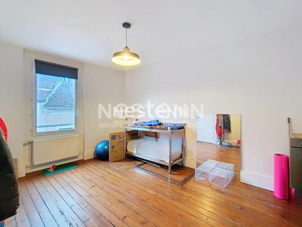 HYPERCENTRE DREUX : grande maison de centre-ville sur 3 niveaux avec toutes commodités à pieds et vue sur le domaine royale, 5 chambres