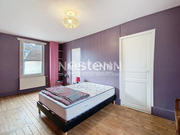 HYPERCENTRE DREUX : grande maison de centre-ville sur 3 niveaux avec toutes commodités à pieds et vue sur le domaine royale, 5 chambres