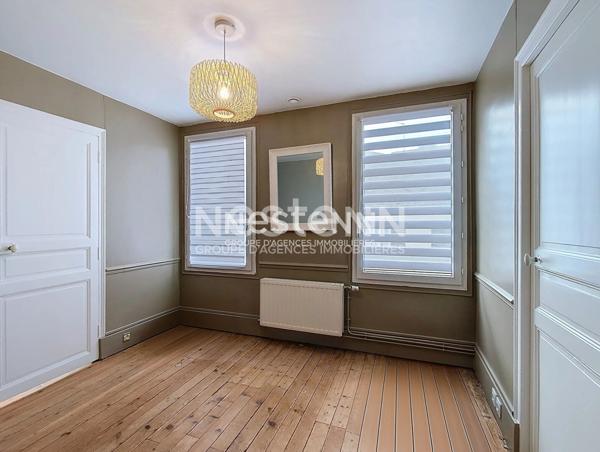 HYPERCENTRE DREUX : grande maison de centre-ville sur 3 niveaux avec toutes commodités à pieds et vue sur le domaine royale, 5 chambres