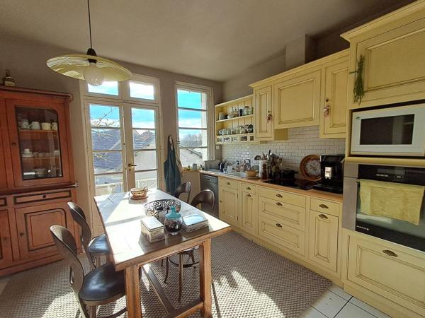 Maison  6 pièce(s) 177 m2