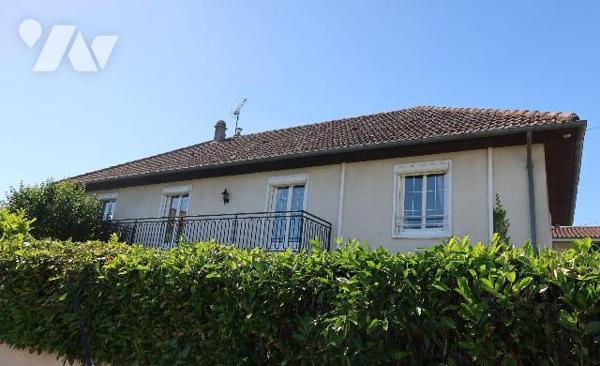 Dans Centre-bourg, PAVILLON constr. en 1970/71, +105m2 hab. comprenant :
. en rez-de-chaussée ...