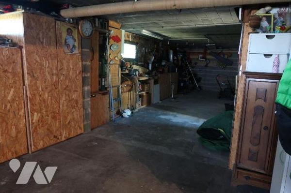 Dans Centre-bourg, PAVILLON constr. en 1970/71, +105m2 hab. comprenant :
. en rez-de-chaussée ...