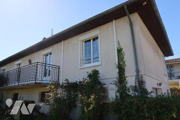 Dans Centre-bourg, PAVILLON constr. en 1970/71, +105m2 hab. comprenant :
. en rez-de-chaussée ...