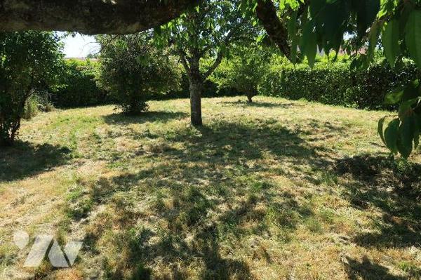 Dans Centre-bourg, PAVILLON constr. en 1970/71, +105m2 hab. comprenant :
. en rez-de-chaussée ...