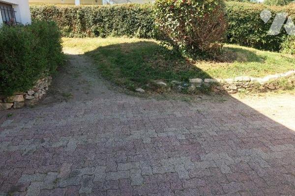 Dans Centre-bourg, PAVILLON constr. en 1970/71, +105m2 hab. comprenant :
. en rez-de-chaussée ...