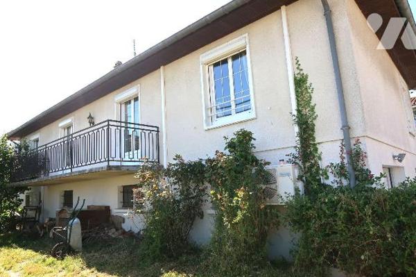 Dans Centre-bourg, PAVILLON constr. en 1970/71, +105m2 hab. comprenant :
. en rez-de-chaussée ...