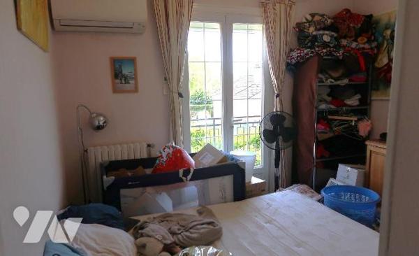 Dans Centre-bourg, PAVILLON constr. en 1970/71, +105m2 hab. comprenant :
. en rez-de-chaussée ...