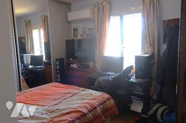 Dans Centre-bourg, PAVILLON constr. en 1970/71, +105m2 hab. comprenant :
. en rez-de-chaussée ...