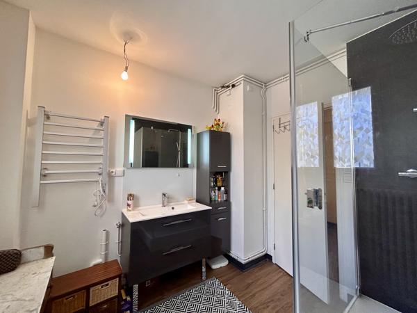 Appartement
         4 pièces
        - 81 m²
