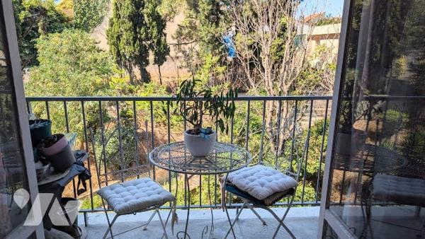MARSEILLE 13003 – T3 60 m² traversant, ascenseur, balcon, cave, parking libre dans résidence fermée