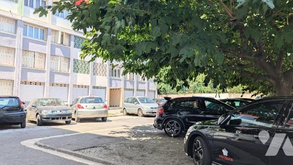 MARSEILLE 13003 – T3 60 m² traversant, ascenseur, balcon, cave, parking libre dans résidence fermée