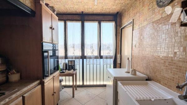 MARSEILLE 13003 – T3 60 m² traversant, ascenseur, balcon, cave, parking libre dans résidence fermée