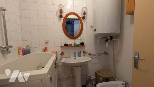 MARSEILLE 13003 – T3 60 m² traversant, ascenseur, balcon, cave, parking libre dans résidence fermée