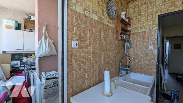 MARSEILLE 13003 – T3 60 m² traversant, ascenseur, balcon, cave, parking libre dans résidence fermée