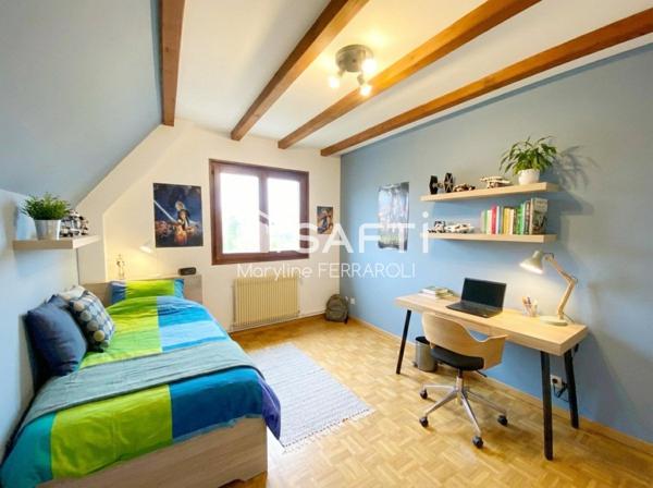 Grande pièce de vie de 47 m2 baignée de lumière