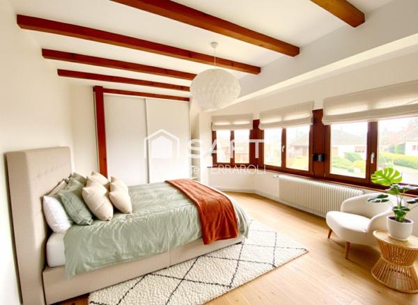 Grande pièce de vie de 47 m2 baignée de lumière