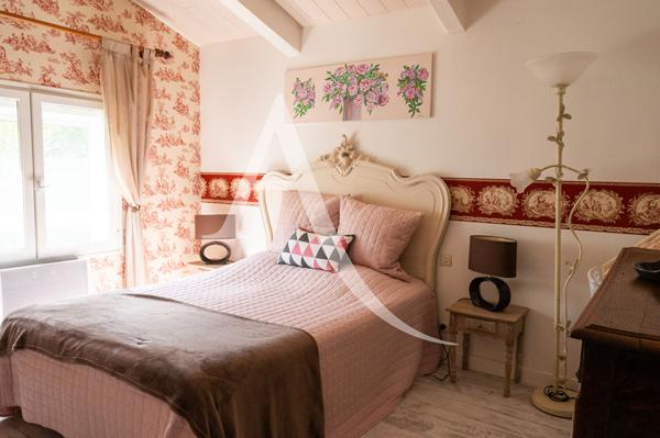 Maison de charme avec jardin, garage et terrasse aménagée proche Carcassonne