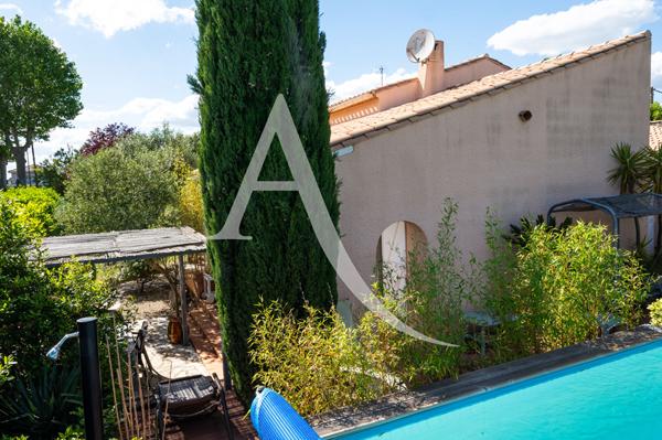 Maison de charme avec jardin, garage et terrasse aménagée proche Carcassonne