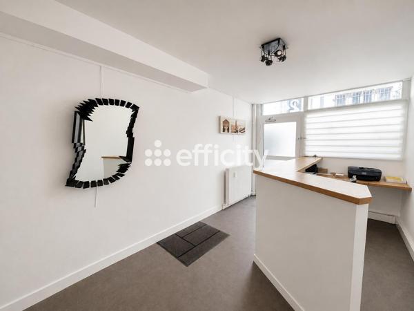Local Commercial
         5 pièces
        - 109 m² 710 000 € *