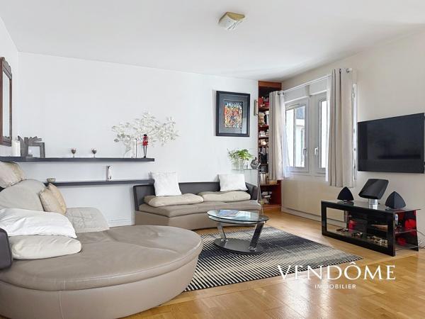 Lille, RUE ROYALE - Appartement 120 m² - 2 Chambres - Parking