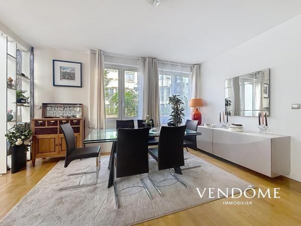 Lille, RUE ROYALE - Appartement 120 m² - 2 Chambres - Parking