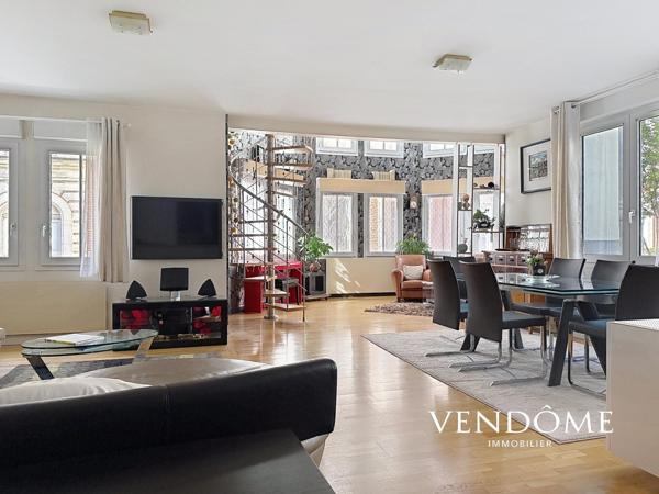 Lille, RUE ROYALE - Appartement 120 m² - 2 Chambres - Parking