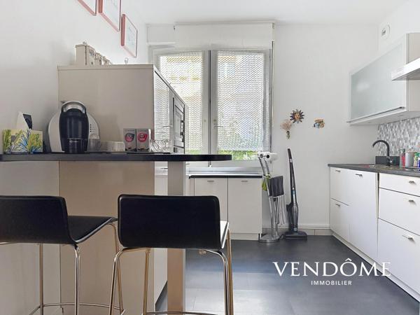 Lille, RUE ROYALE - Appartement 120 m² - 2 Chambres - Parking