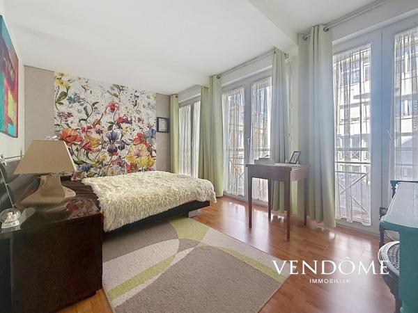 Lille, RUE ROYALE - Appartement 120 m² - 2 Chambres - Parking