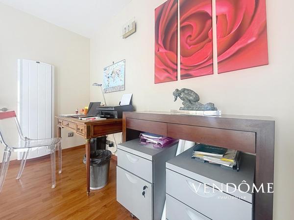 Lille, RUE ROYALE - Appartement 120 m² - 2 Chambres - Parking