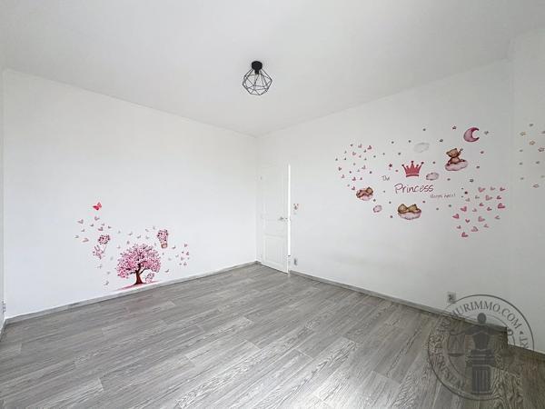 Vente                                                      Maison
                        
                     3 pièces                      63 m2                     à Sainville