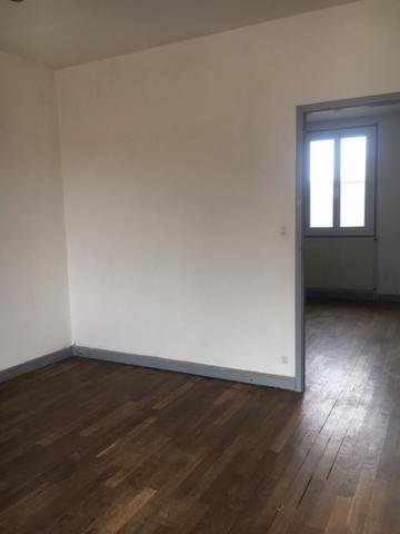 Menetou-Salon (18510) Maison de Ville de Type 3 Pièces de 64m2 avec 2 Garages au Centre de Menetou-Salon