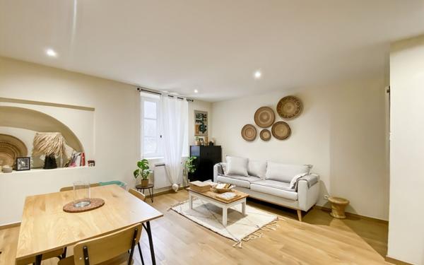 Immeuble à vendre    6 pièces •  Saint-Antonin-Noble-Val