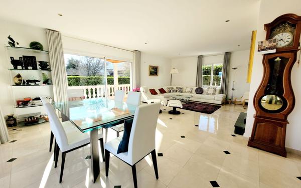 Maison à vendre    6 pièces • 240 m2 Sergy