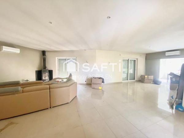 SUPERBE PROPRIETE  DE 180 M 2  A DECOUVRIR A CRAYSSAC