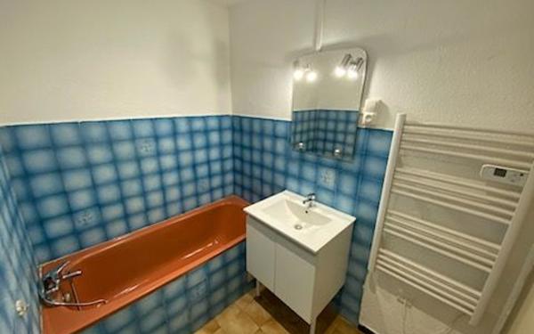 Appartement à louer    1 pièce • 30 m2 Pont-Saint-Esprit