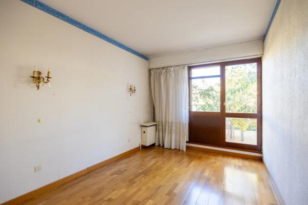 ***VISITE VIRTUELLE DISPONIBLE SUR DEMANDE…MARSEILLE 11/12EME…APPARTEMENT-VILLA…LE COLLET DES COMTES…TERRASSE ET JARDIN…DOUBLE BOX…RARE À LA VENTE***