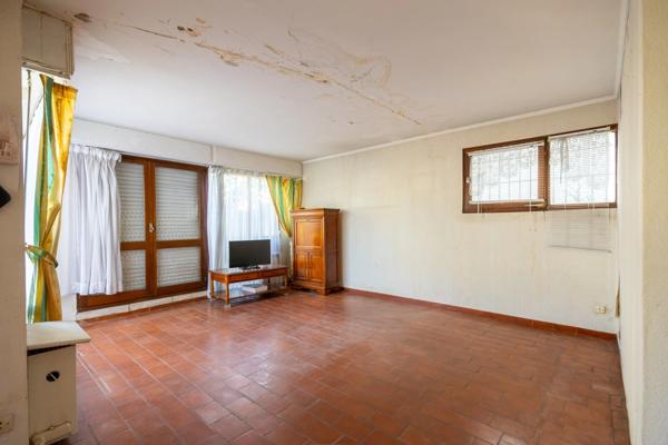 ***VISITE VIRTUELLE DISPONIBLE SUR DEMANDE…MARSEILLE 11/12EME…APPARTEMENT-VILLA…LE COLLET DES COMTES…TERRASSE ET JARDIN…DOUBLE BOX…RARE À LA VENTE***