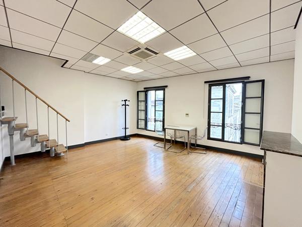 A LOUER BUREAU DANS IMMEUBLE DE STANDING AVEC ASCENSEUR - SAINT ANDRE DE CUBZAC , Saint andre de cubzac A LOUER BUREAU DANS IMMEUBLE DE STANDING AVEC ASCENSEUR - SAINT ANDRE DE CUBZAC , Saint andre de cubzac