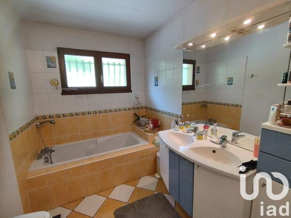 Maison traditionnelle 5 pièces de 115 m² à Port-Sainte-Foy-et-Ponchapt (33220)