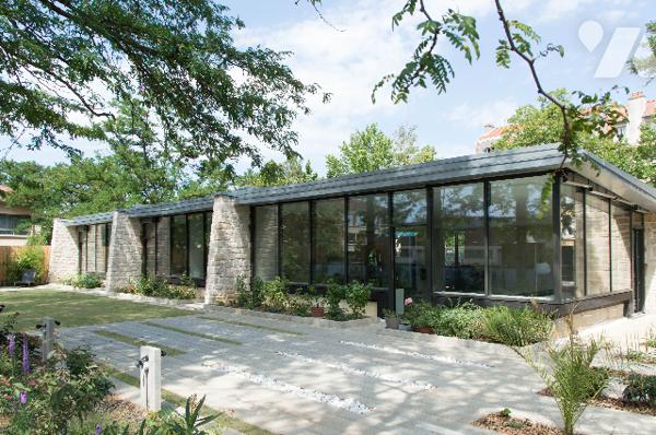 Très belle maison contemporaine de plain pied avec jardin.