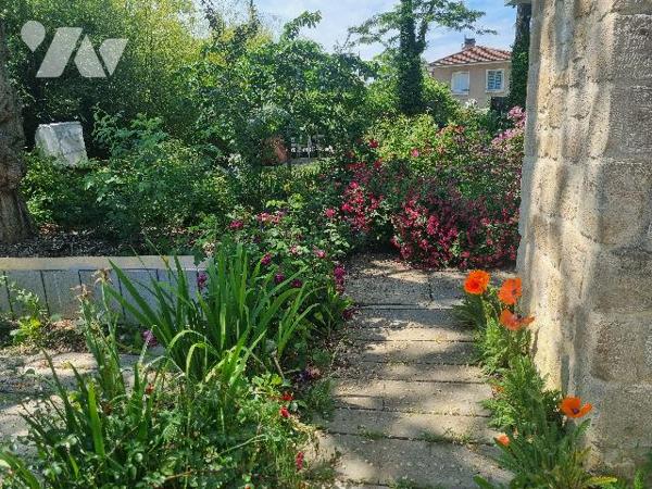 Très belle maison contemporaine de plain pied avec jardin.